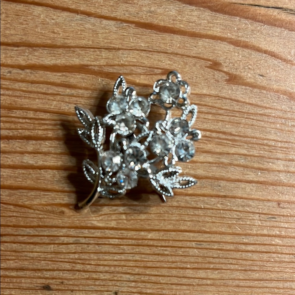 Elegant Vintage Silver Floral Brooch